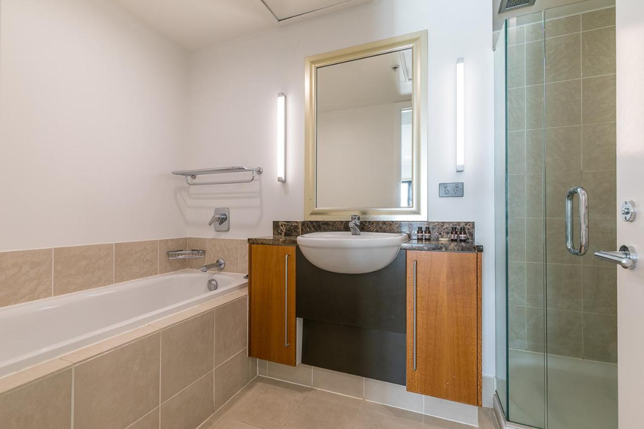 Stunning & Spacious Haven On The Waterfront! Окленд Экстерьер фото