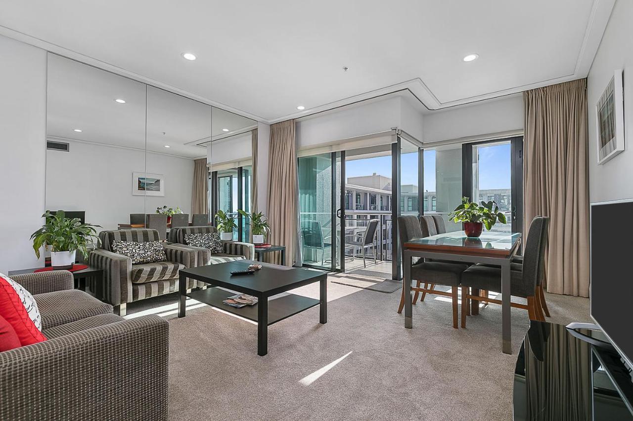 Stunning & Spacious Haven On The Waterfront! Окленд Экстерьер фото